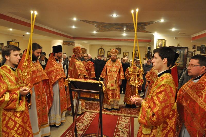 Єпископ Боярський Феодосій звершив Божественну літургію в храмі на честь святих Косьми і Даміана