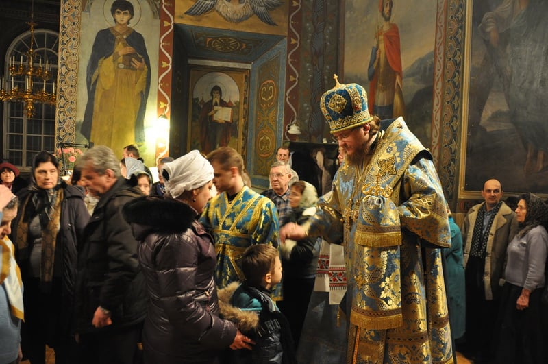 Епископ Боярский Феодосий совершил всенощное бдение накануне праздника Сретения Господня