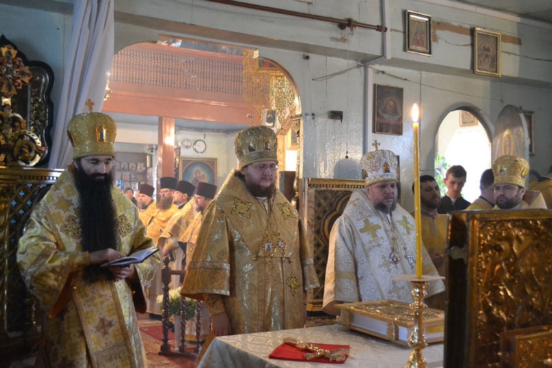 Епископ Боярский Феодосий возглавил Божественную литургию в храме в честь великомученика Димитрия Солунского