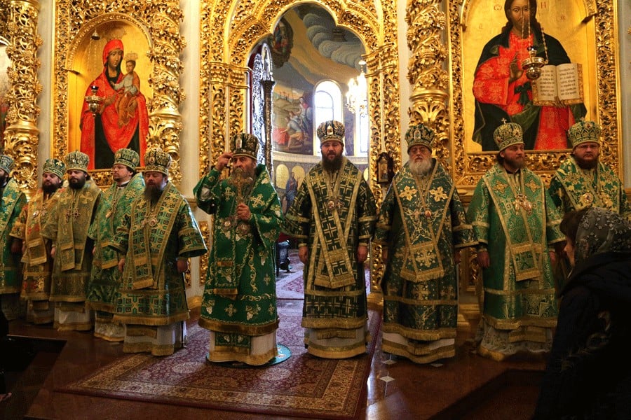 Епископ Боярский Феодосий сослужил местоблюстителю Киевской митрополичьей кафедры в день памяти всех преподобных Печерских