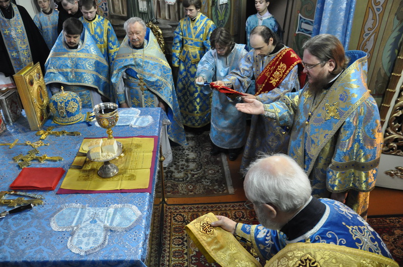 Епископ Боярский Феодосий совершил Литургию в день Благовещения Пресвятой Богородицы