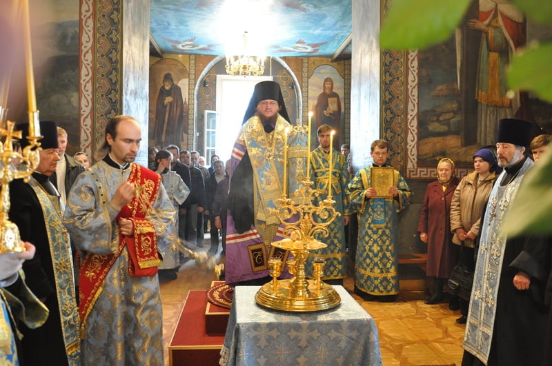 Епископ Боярский Феодосий совершил всенощное бдение накануне праздника Благовещения Пресвятой Богородицы