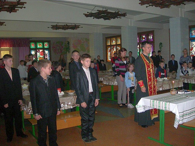 Священик столичного храму Північного вікаріатства відвідав школу-інтернат для дітей сиріт у Пущі-Водиці