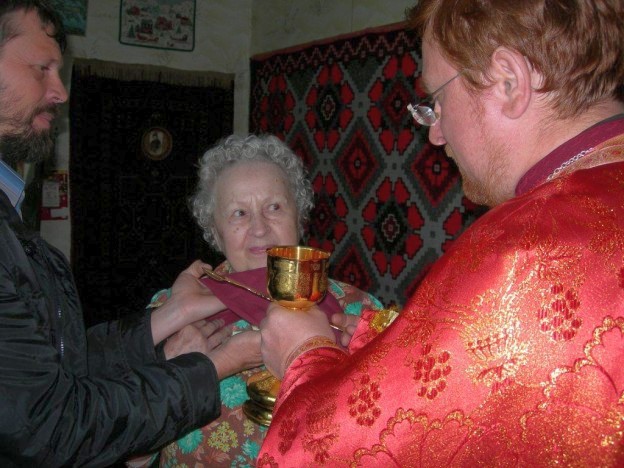 Священник столичного храма Северного викариатства посетил Дом ветеранов сцены