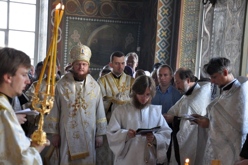 Єпископ Боярський Феодосій звершив Літургію в Троїцьку батьківську суботу