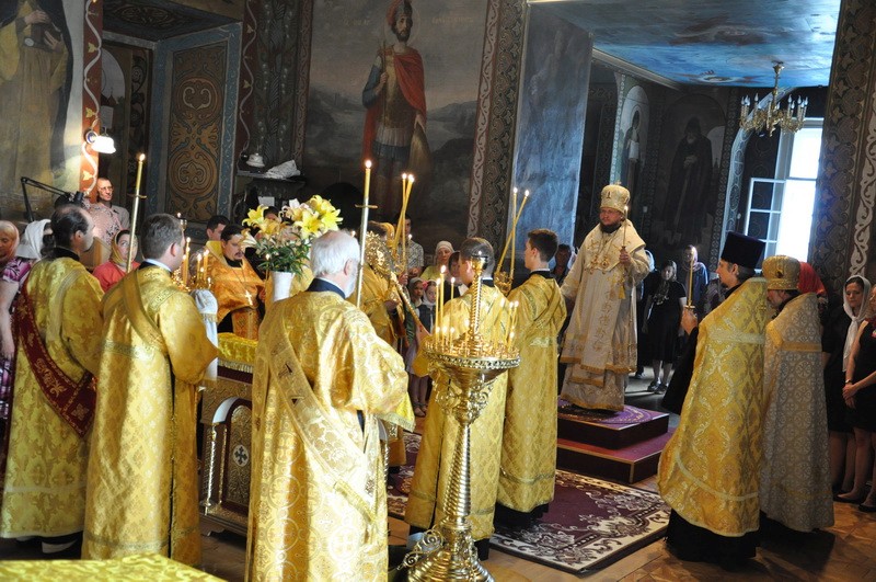 Єпископ Боярський Феодосій звершив всенічне бдіння напередодні дня пам’яті святих апостолів Петра і Павла