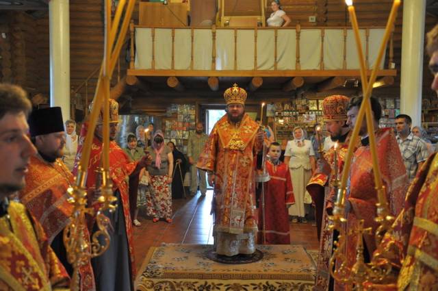 Епископ Боярский Феодосий совершил богослужение в храме свт.Иоасафа Белгородского