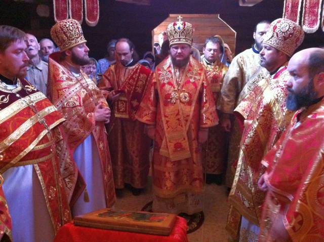 Епископ Боярский Феодосий совершил Божественную литургию в храме в честь святых Царственных страстотерпцев