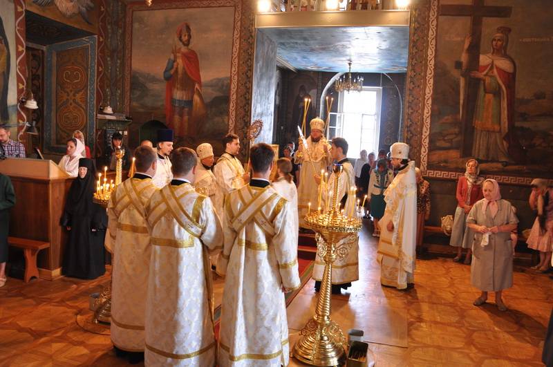 Епископ Боярский Феодосий совершил Литургию в Неделю 11-ю по Пятидесятнице