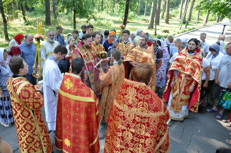 В день престольного праздника епископ Боярский Феодосий возглавил Божественную литургию в храме в честь Иоанна Воина в Пуще-Водице