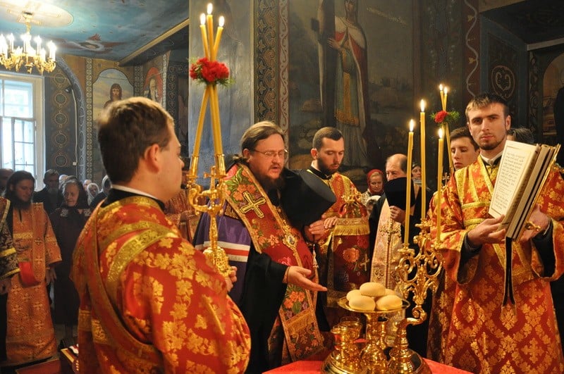 Єпископ Боярський Феодосій звершив всенічне бдіння напередодні свята Воздвиження Животворящого Хреста Господнього