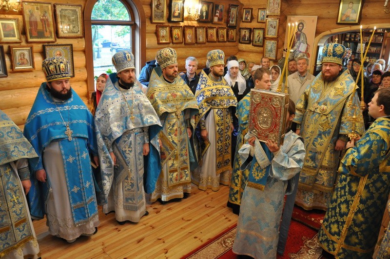 В день престольного свята єпископ Боярський Феодосій очолив Божественну літургію в храмі при 4-му пологовому будинку м.Києва