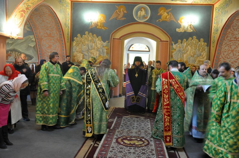 В памятный день освящения храма прп.Агапита Печерского в г.Киеве, епископ Боярский Феодосий совершил в нем Божественную литургию