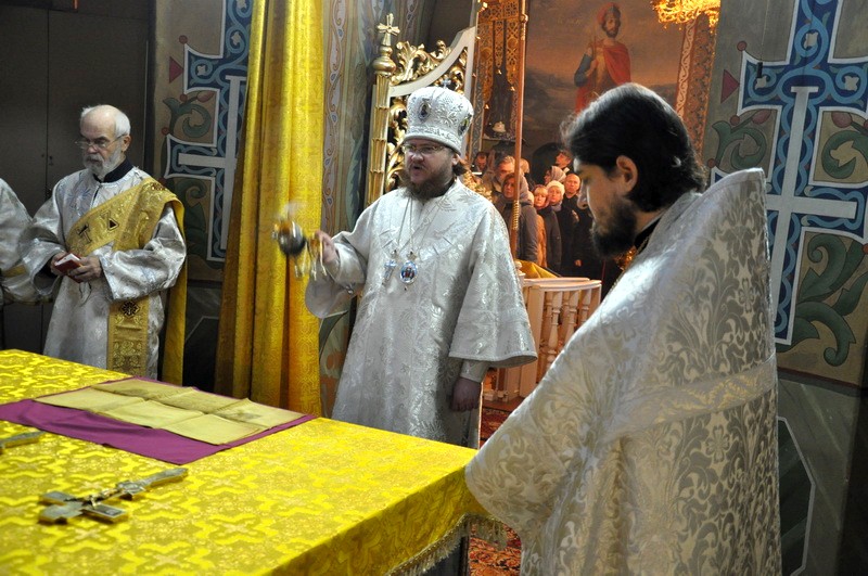Епископ Боярский Феодосий совершил Литургию в Дмитриевскую родительскую субботу
