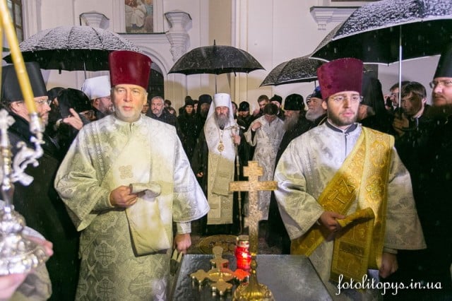 Епископ Боярский Феодосий принял участие в заупокойной литии на могиле Блаженнейшего Митрополита Владимира