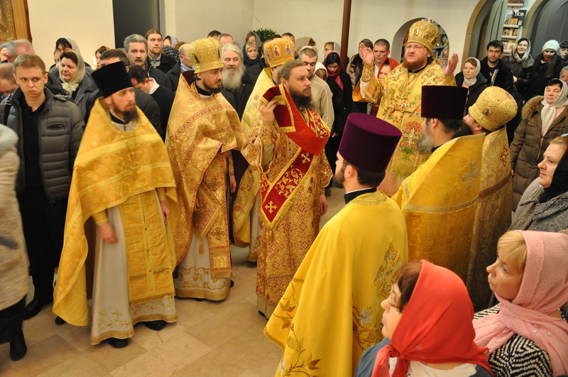 Єпископ Боярський Феодосій звершив нічну Літургію в день престольного свята у Свято-Спиридонівському храмі