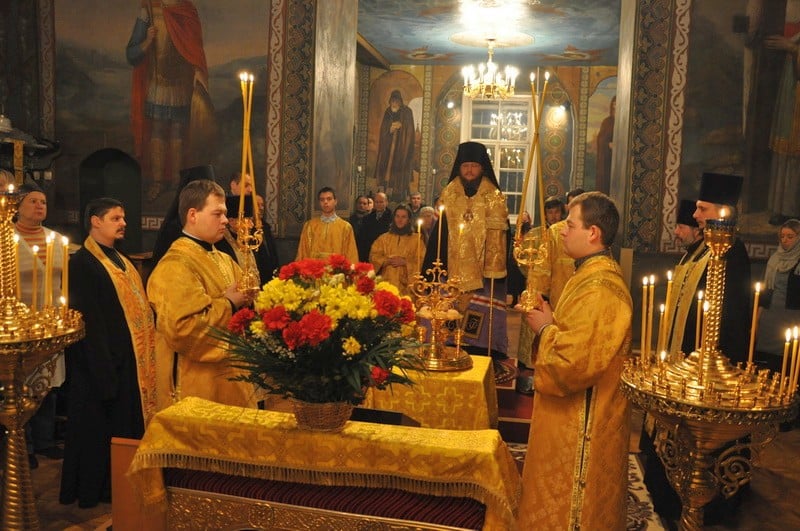 Епископ Боярский Феодосий совершил всенощное бдение накануне дня памяти святителя Николая Чудотворца