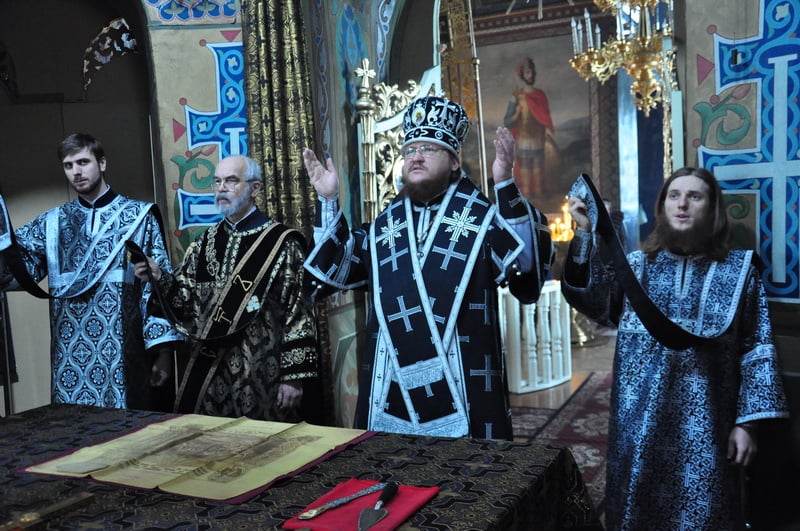 Епископ Боярский Феодосий совершил литургию Преждеосвященных Даров и освящение колива