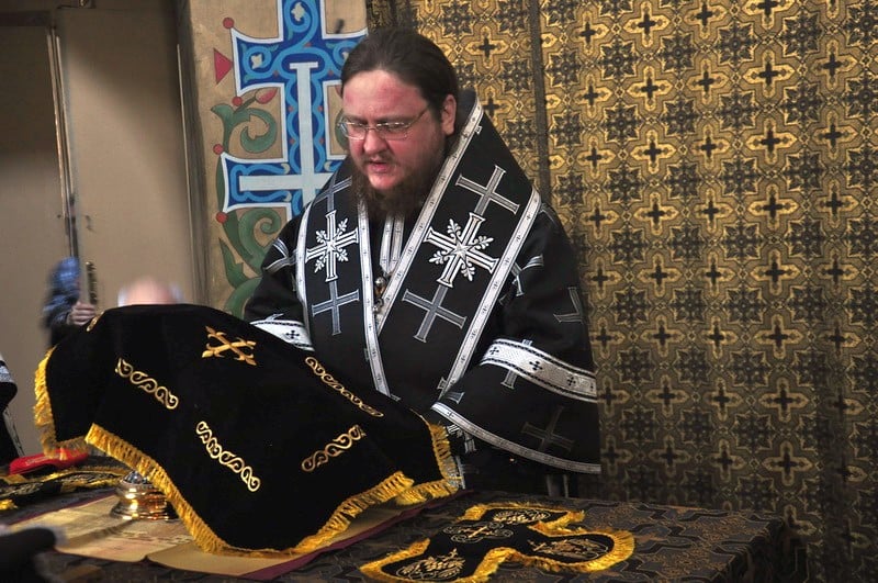 Епископ Боярский Феодосий совершил литургию Преждеосвященных Даров в Крестовоздвиженском храме на Подоле