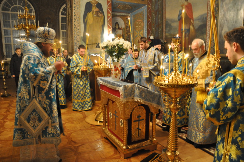 Епископ Боярский Феодосий совершил всенощное бдение накануне праздника Сретения