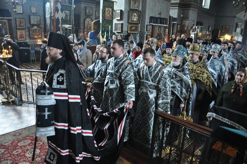 Состоялись соборная Литургия и общее говение духовенства Подола
