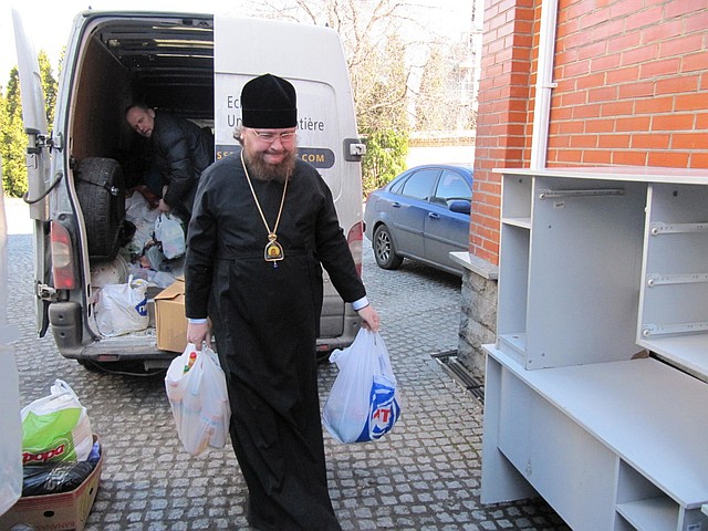 Північне київське вікаріатство передало продукти харчування у Донецьк та Макіївку