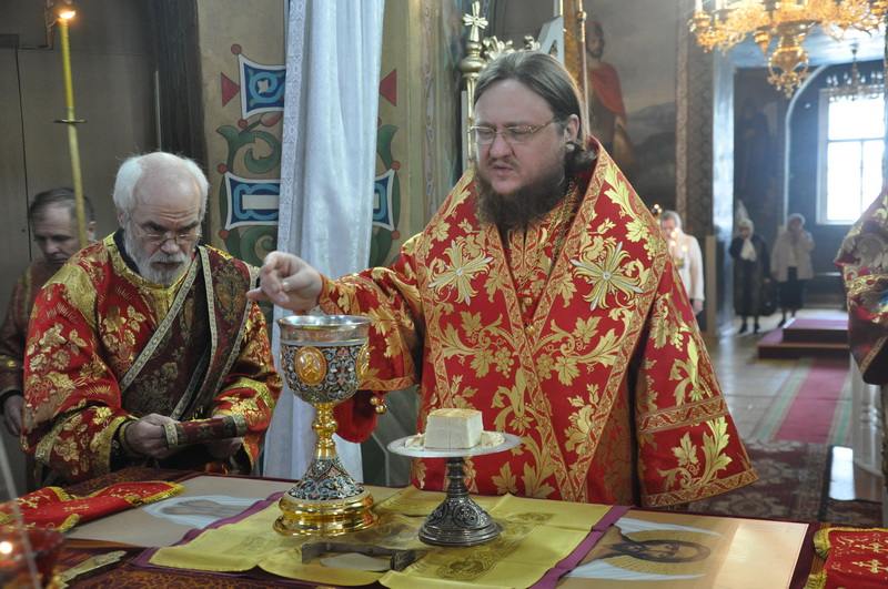 Епископ Боярский Феодосий совершил Литургию в Светлый Вторник