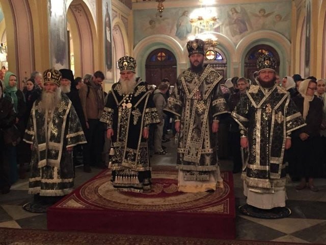 Епископ Боярский Феодосий принял участие в богослужении Великой Субботы в Иерусалиме