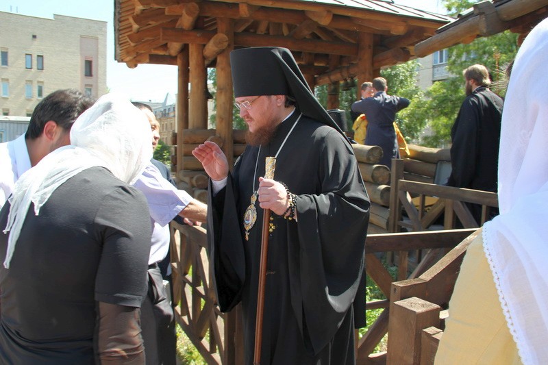 В день малого престольного праздника епископ Боярский Феодосий возглавил Божественную литургию в Покровском храме на Приорке в г.Киеве