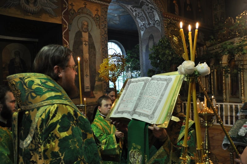 Єпископ Боярський Феодосій звершив всенічне бдіння напередодні Дня Святої Трійці