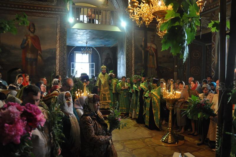 Єпископ Боярський Феодосій звершив святкове богослужіння в День Святої Трійці