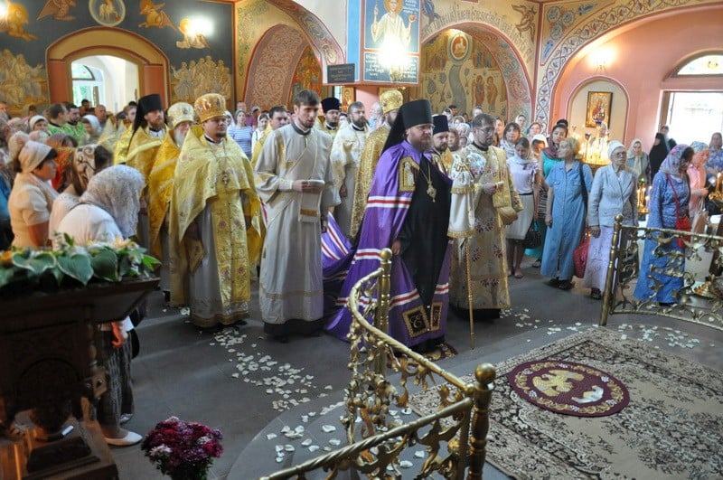 Єпископ Боярський Феодосій очолив богослужіння престольного свята в храмі святителя Луки Кримського