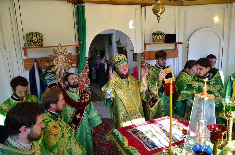 В День Святого Духа епископ Боярский Феодосий совершил Божественную Литургию во Введенском Обыденном храме в г.Киеве