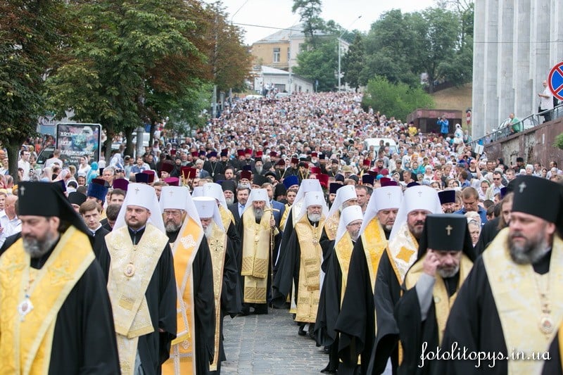 К 1000-летию преставления равноап.кн.Владимира совершен молебен на Владимирской горке и многотысячный крестный ход столицей Украины