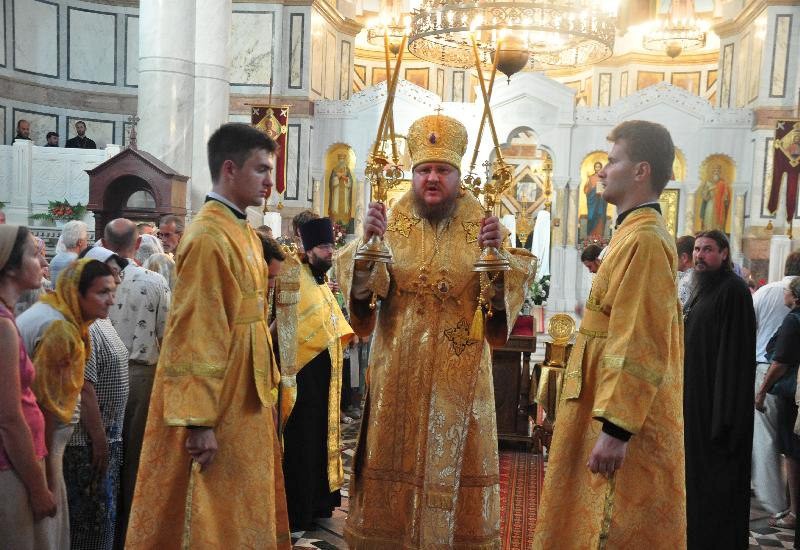 Накануне дня памяти равноап.кн.Владимира епископ Боярский Феодосий принял участие в торжественном всенощном бдении во Владимирском храме Севастополя