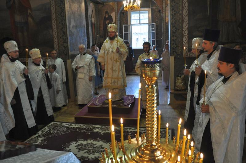 Епископ Боярский Феодосий совершил всенощное бдение накануне праздника Преображения Господня