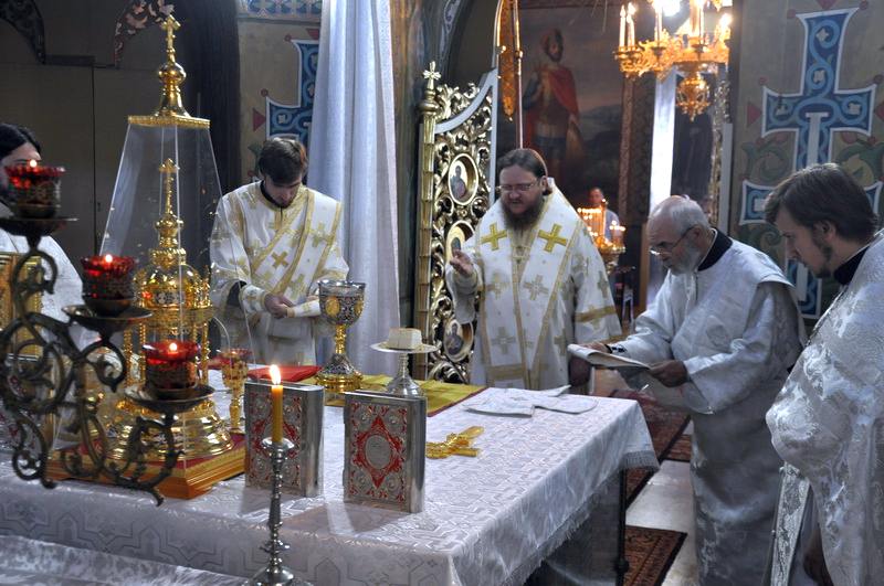 Епископ Боярский Феодосий совершил Литургию в Неделю 12-ю по Пятидесятнице