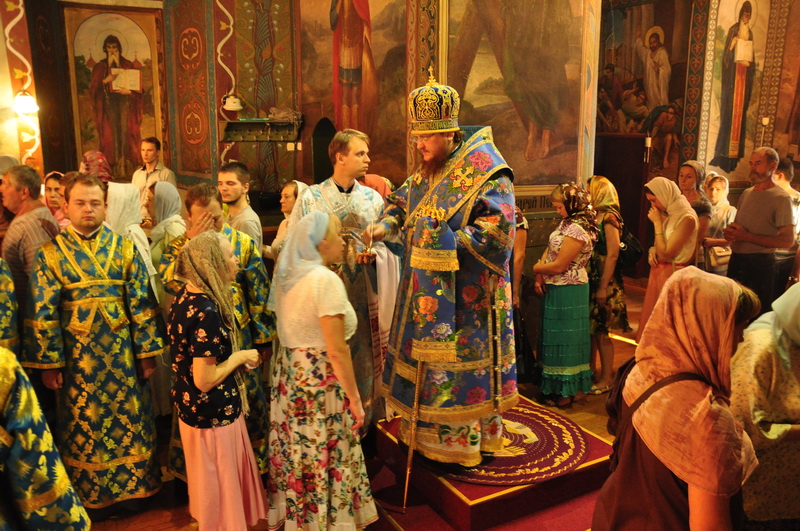 Епископ Боярский Феодосий совершил всенощное бдение накануне праздника Успения Пресвятой Богородицы