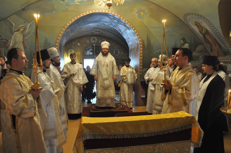 Епископ Боярский Феодосий возглавил Божественную литургию по случаю малого престольного праздника в Крестовоздвиженском храме г.Киева