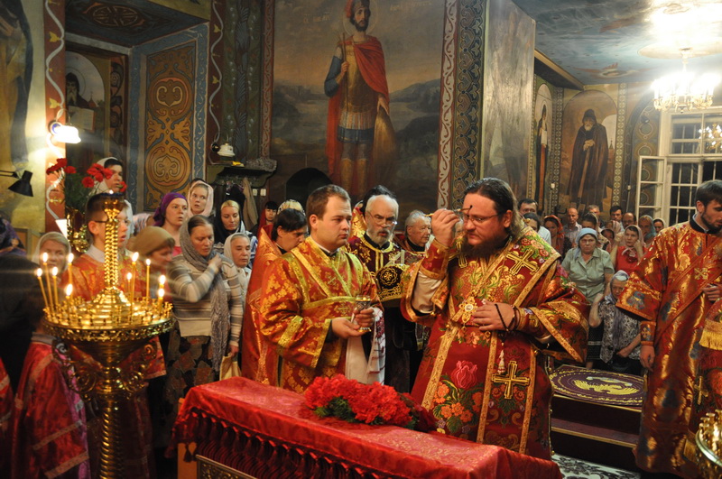 Епископ Боярский Феодосий совершил всенощное бдение накануне праздника Воздвижения Креста Господня