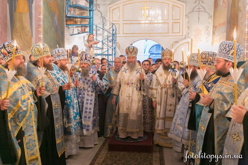 Епископ Боярский Феодосий сослужил Предстоятелю УПЦ на всенощном бдении в Академическом храме КДАиС