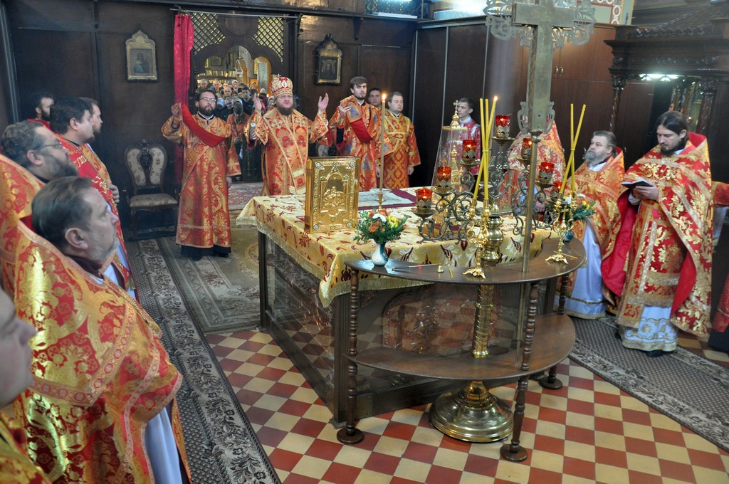 «Святий Антоній Великий говорив: Прийде час, коли скажуть: ти безумствуєш, бо не хочеш брати участь у загальному безумстві. Але ми змусимо тебе бути як усі…» – єпископ Боярський Феодосій очолив Божественну літургію в Покровському храмі на Пріорці