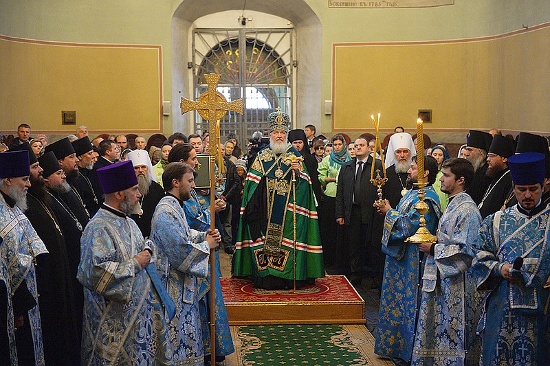 Єпископ Боярський Феодосій співслужив Святішому Патріарху Кирилу в Донському монастирі