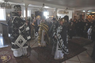 Єпископ Боярський Феодосій звершив Літургію Передосвячених Дарів в храмі на честь святих апостолів Петра і Павла на Нивках