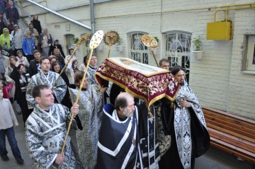 Преосвященний єпископ Феодосій звершив утреню Великої Суботи з чином поховання Плащаниці