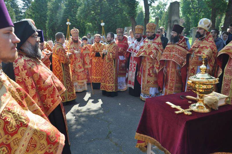9 мая епископ Боярский Феодосий возглавил панихиду по погибшим воинам на Киевском городском воинском кладбище (+ВИДЕО)