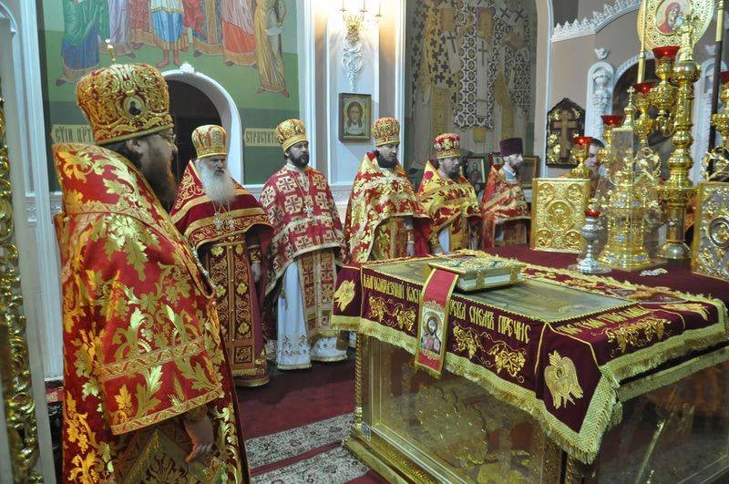 Во вторник Светлой седмицы епископ Боярский Феодосий совершил Божественную Литургию в Покровском храме в г.Киеве