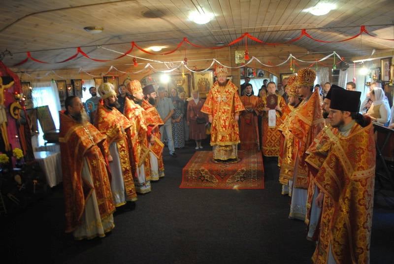 В День Победы епископ Боярский Феодосий возглавил Божественную литургию в храме Бабьего Яра (+ВИДЕО)