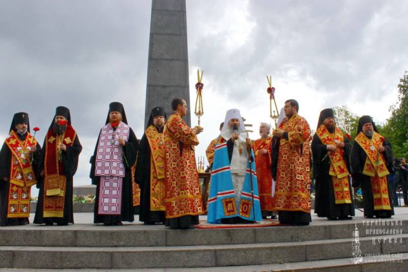 Єпископ Боярський Феодосій разом з Предстоятелем УПЦ підніс молитви за упокій жертв Великої Вітчизняної війни (+ВІДЕО)