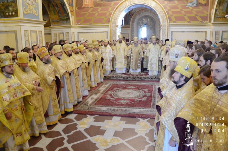 В день випуску КДАіС єпископ Боярський Феодосій співслужив Предстоятелю в Успенському соборі Києво-Печерської Лаври